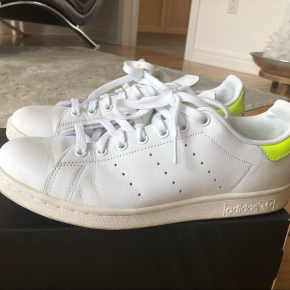 Like new 9/10 Adidas Rare Limited edition mens Neon lime Stan Smiths in SZ 8.5!! - Picture 5 of 10